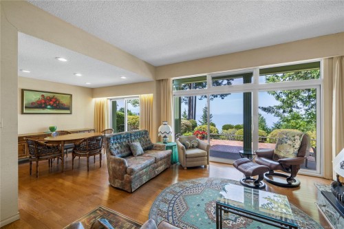 489 Bayview Terr, Qualicum Beach, BC 