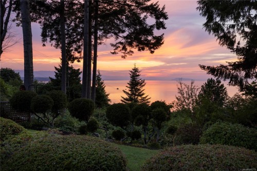 489 Bayview Terr, Qualicum Beach, BC 