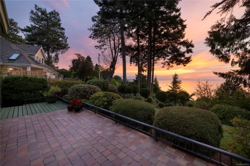 489 Bayview Terr, Qualicum Beach, BC 