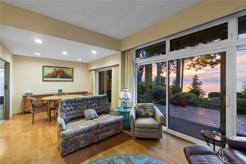 489 Bayview Terr, Qualicum Beach, BC 