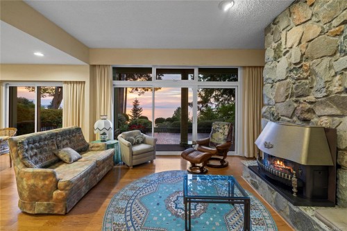 489 Bayview Terr, Qualicum Beach, BC 