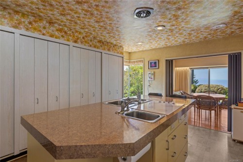 489 Bayview Terr, Qualicum Beach, BC 