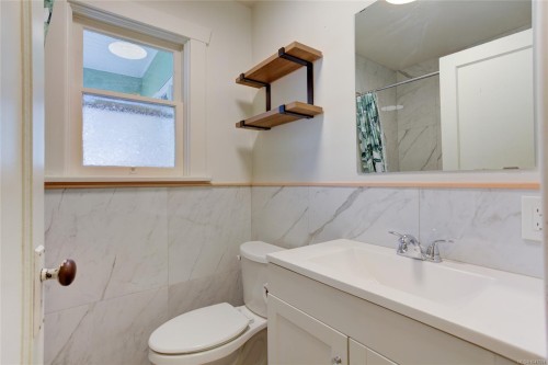6810 Third St, Honeymoon Bay, BC 