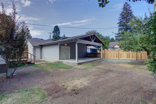 6810 Third St, Honeymoon Bay, BC 