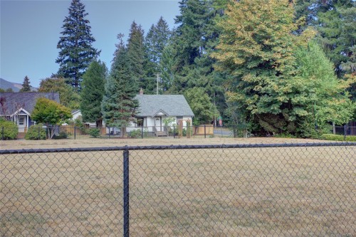 6810 Third St, Honeymoon Bay, BC 