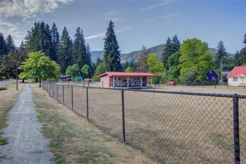 6810 Third St, Honeymoon Bay, BC 