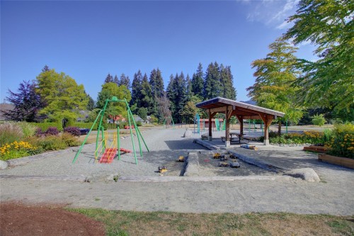 6810 Third St, Honeymoon Bay, BC 