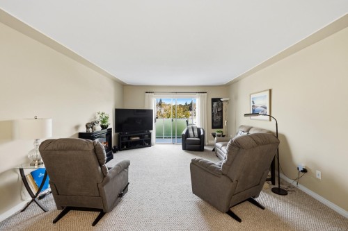 #307-254 First St, Duncan, BC - Indoor Photo Showing Living Room