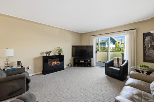 #307-254 First St, Duncan, BC - Indoor Photo Showing Living Room