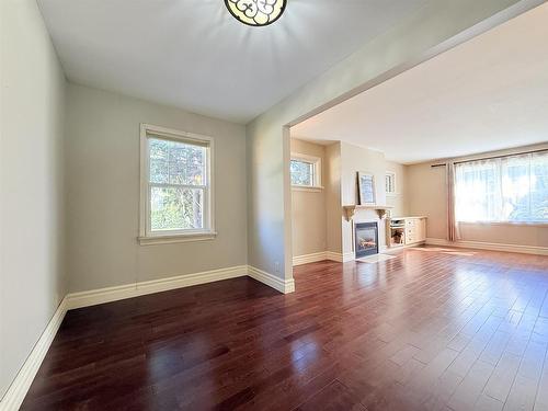 54 Summit Avenue, Thunder Bay, ON - Indoor With Fireplace