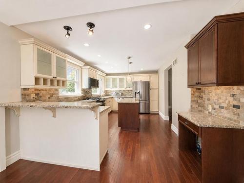 54 Summit Avenue, Thunder Bay, ON - Indoor Photo Showing Kitchen With Upgraded Kitchen