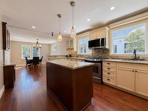 54 Summit Avenue, Thunder Bay, ON - Indoor Photo Showing Kitchen With Upgraded Kitchen