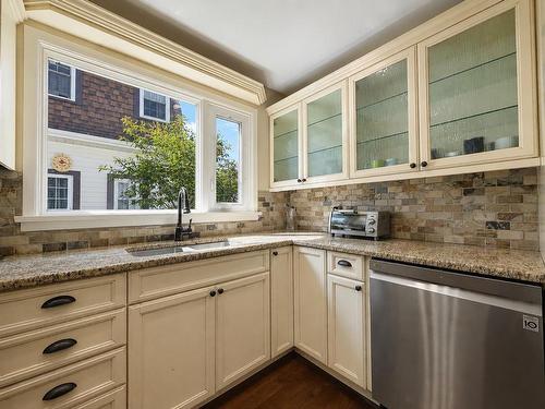 54 Summit Avenue, Thunder Bay, ON - Indoor Photo Showing Kitchen With Double Sink
