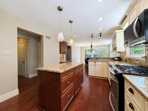 54 Summit Avenue, Thunder Bay, ON - Indoor Photo Showing Kitchen With Upgraded Kitchen