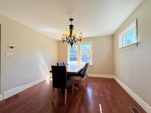 54 Summit Avenue, Thunder Bay, ON - Indoor Photo Showing Dining Room