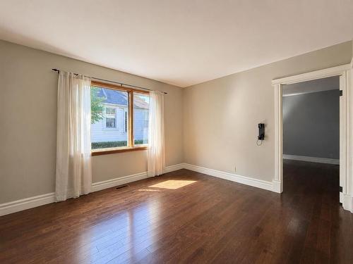 54 Summit Avenue, Thunder Bay, ON - Indoor Photo Showing Other Room