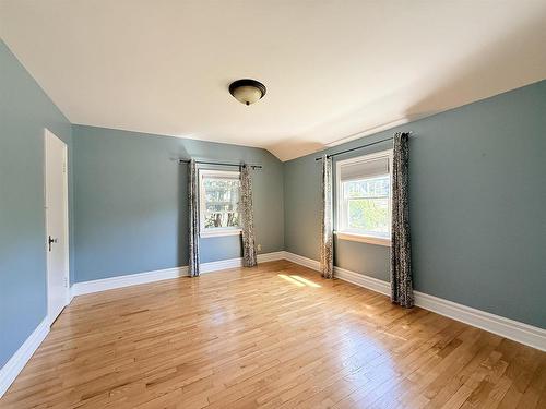 54 Summit Avenue, Thunder Bay, ON - Indoor Photo Showing Other Room