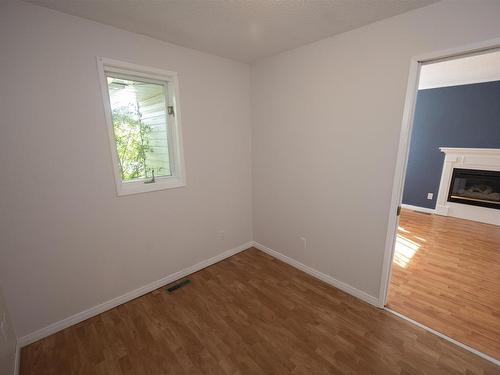 735 Ernestine Avenue, Thunder Bay, ON - Indoor Photo Showing Other Room