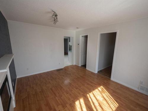 735 Ernestine Avenue, Thunder Bay, ON - Indoor Photo Showing Other Room