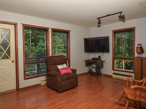27 Riverview Drive, Bridgewater, NS - Indoor Photo Showing Living Room