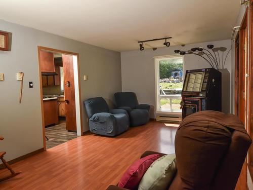27 Riverview Drive, Bridgewater, NS - Indoor Photo Showing Living Room
