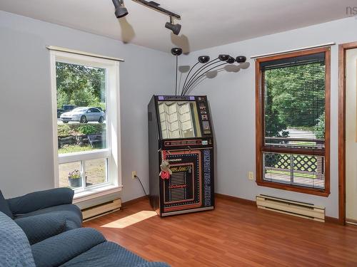 27 Riverview Drive, Bridgewater, NS - Indoor Photo Showing Living Room