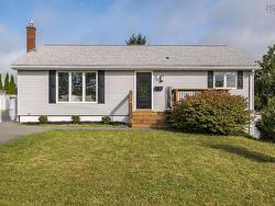 24 Gander Avenue  Lake Loon, NS B2W 3W4