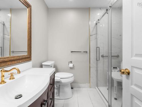 42 Spring Avenue, Dartmouth, NS - Indoor Photo Showing Bathroom