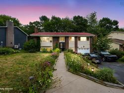 42 Spring Avenue Avenue  Dartmouth, NS B2W 4C6
