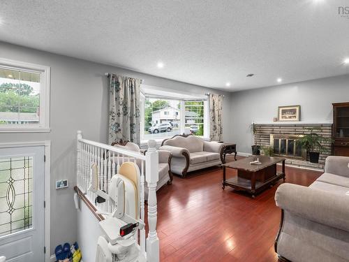 42 Spring Avenue, Dartmouth, NS - Indoor Photo Showing Living Room