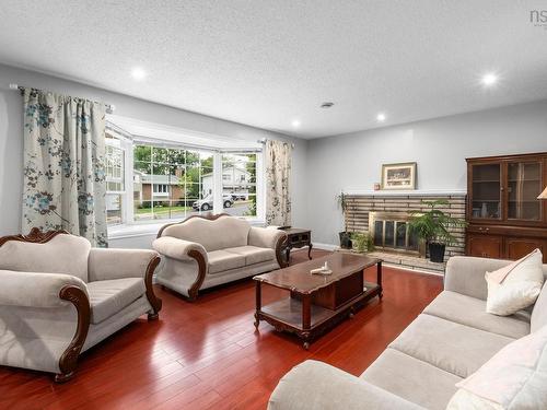 42 Spring Avenue, Dartmouth, NS - Indoor Photo Showing Living Room
