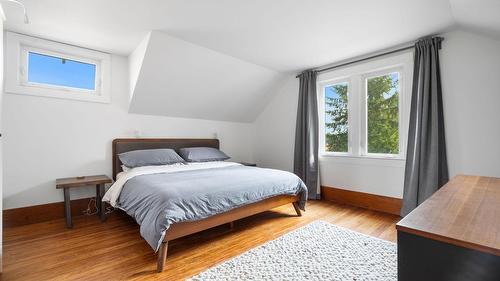 701 Broadway Street, Nakusp, BC - Indoor Photo Showing Bedroom