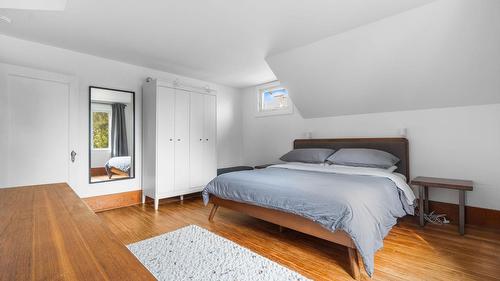 701 Broadway Street, Nakusp, BC - Indoor Photo Showing Bedroom