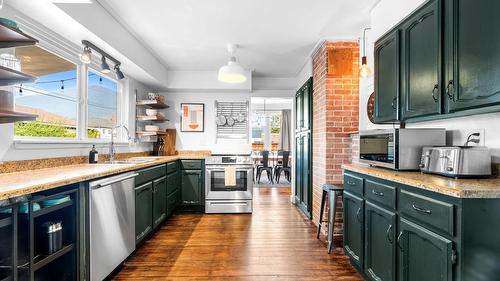 701 Broadway Street, Nakusp, BC - Indoor Photo Showing Kitchen