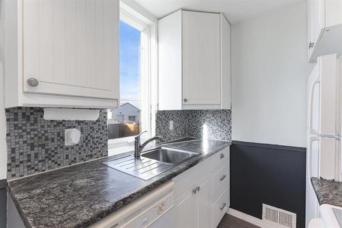 1174 Downing St, Winnipeg, MB - Indoor Photo Showing Kitchen