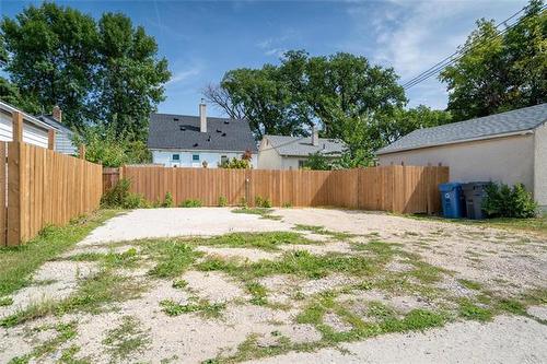 1174 Downing St, Winnipeg, MB - Outdoor