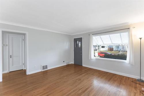 1174 Downing St, Winnipeg, MB - Indoor Photo Showing Other Room