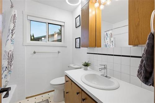 3 Attache Pl, Winnipeg, MB - Indoor Photo Showing Bathroom