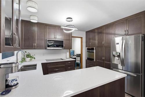 3 Attache Pl, Winnipeg, MB - Indoor Photo Showing Kitchen With Double Sink With Upgraded Kitchen
