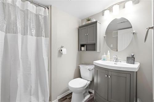 200 Toronto Ave, Selkirk, MB - Indoor Photo Showing Bathroom