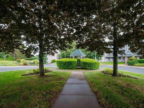305 93 Kearney Lake Road  Halifax, NS B3M 4E7