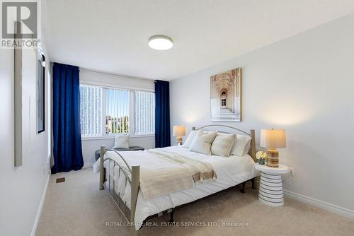 5582 Kimmeridge Gate, Mississauga, ON 