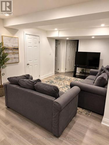 243 ORCHARD HEIGHTS BOULEVARD , Aurora, Ontario L4G 5A2