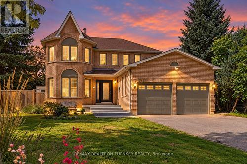 263 CHAMBERS CRESCENT  Newmarket, ON L3X 1T1