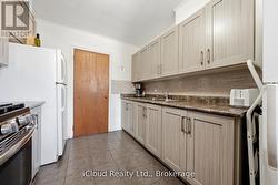 Main floor Kitchen with gas stove - 