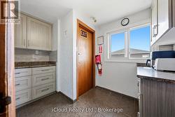 2nd floor kitchen with separate entrance - 
