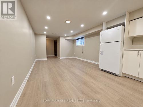 LOWER - 49 CHILD DRIVE N , Aurora, Ontario L4G 1Y6 4