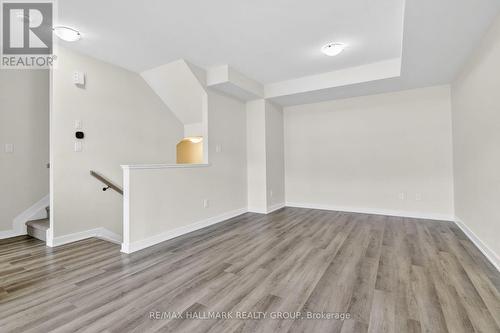 402 JEWELWING PRIVATE , Ottawa, Ontario K1X 0M7 5