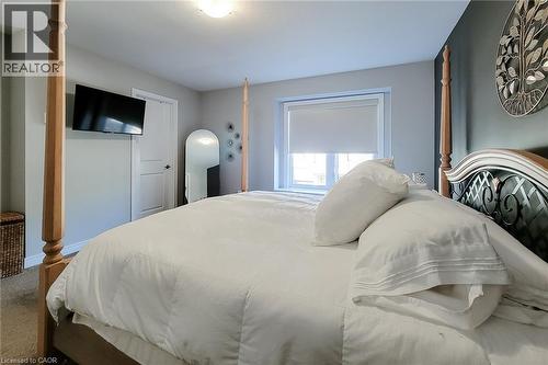 Recessed ceiling light fixture, white interior door, and window with roller shade - 65 Waterview Lane, Grimsby, ON 
