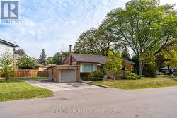 9 APPLEDALE ROAD Toronto, ON M9B 5G5